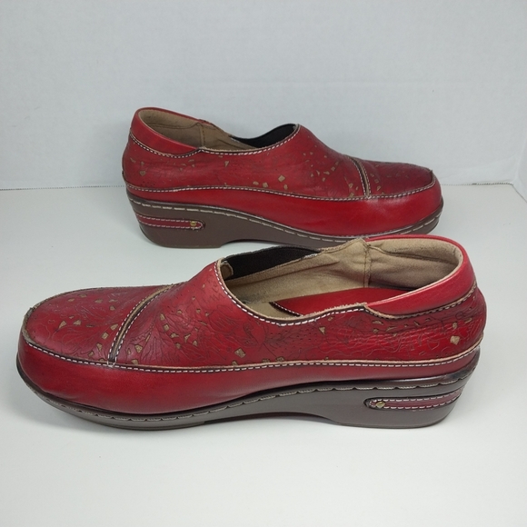 L'Artiste by Spring Step Womens Sz EU 38 US 8 Burbank embossed Red Heeled Clogs - Picture 9 of 14